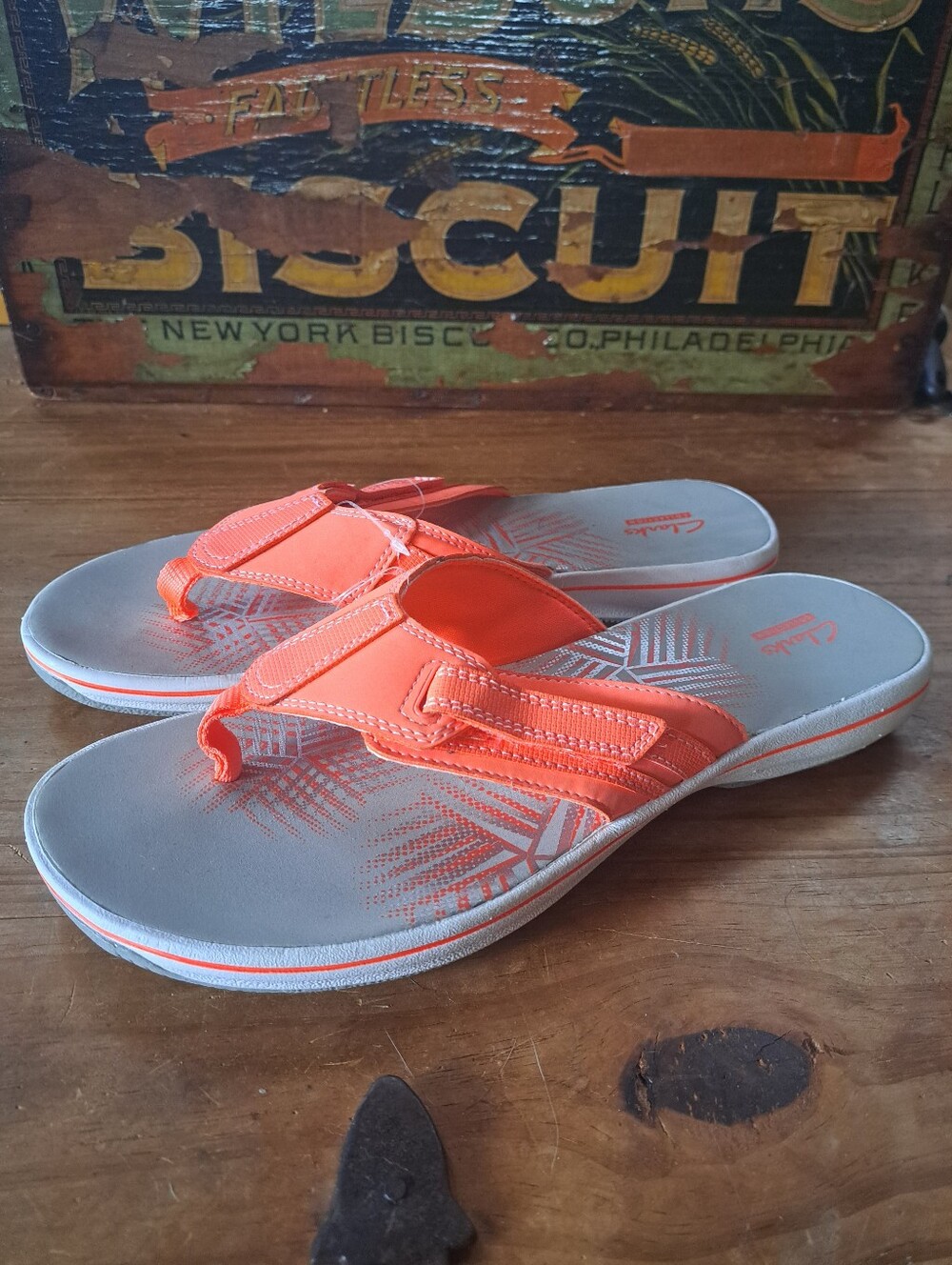 Clarks Cloudsteppers Breeze Sea Flip-Flops Women's Size 10 Coral Orange Sandals